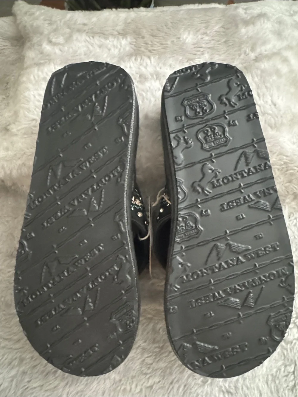 Montana West Black Wedge Sandals Embroidery & Rhinestone Turquoise Center Size 7